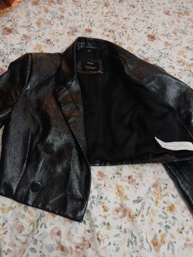 Torera negra brillante