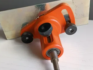 Accesorio para ranuras de taladro