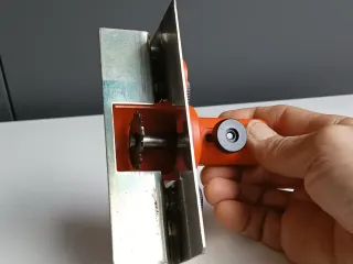 Accesorio para ranuras de taladro