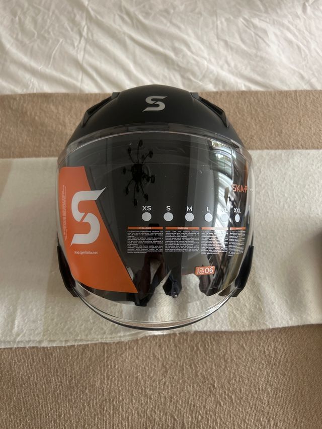 Casco de moto negro