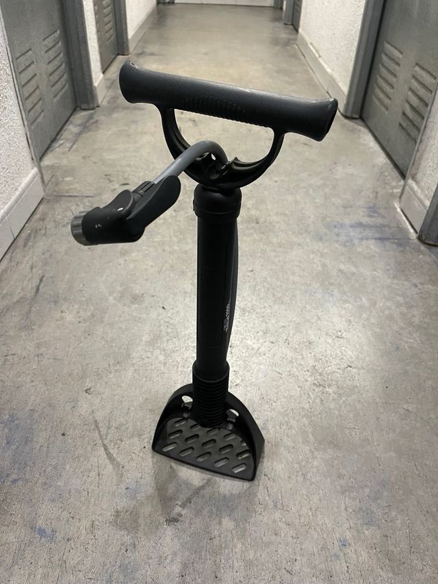 Inflador de mano para bici y cubre sillín