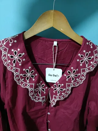 Blusa granate bordada