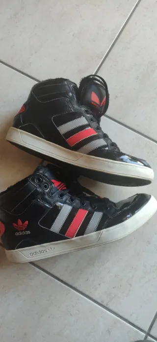 Scarpe donna Adidas nere e rosse