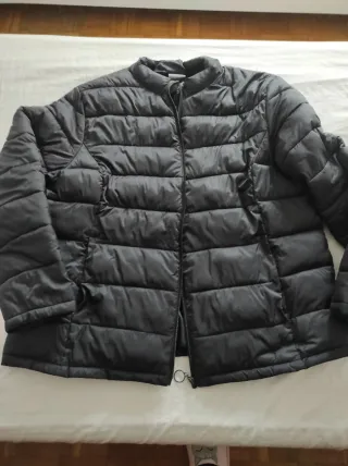 Abrigo acolchado unisex negro