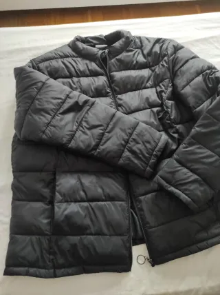 Abrigo acolchado unisex negro