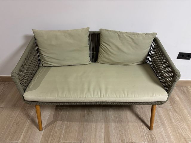 Conjunto Terraza: Mesa, 2 Sillas y sofá