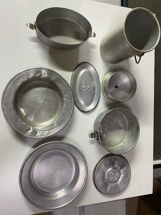 Lote 2 Platos, 2 Fiambreras y 1 Lechera