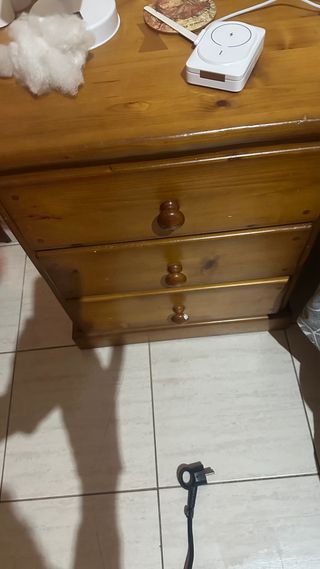 cabecero,,colchón,mesitas semanario, armario.