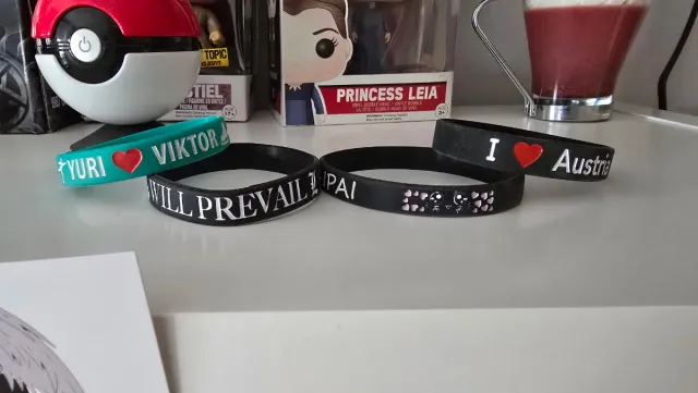 Pulseras de goma varias