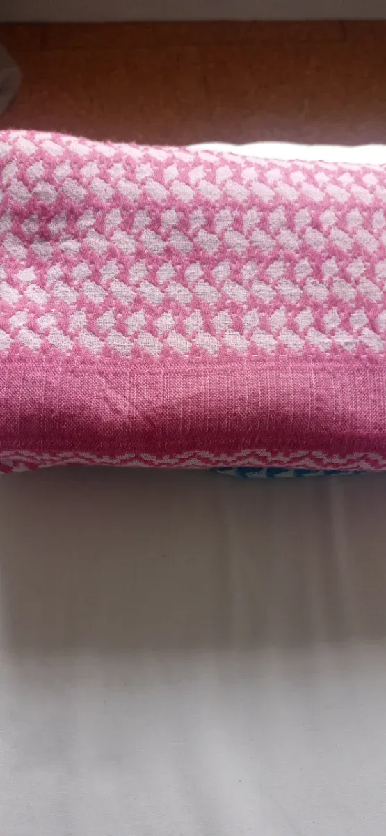 Pañoletas palestinas azules y rosas