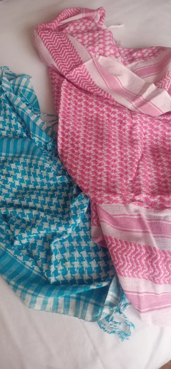 Pañoletas palestinas azules y rosas