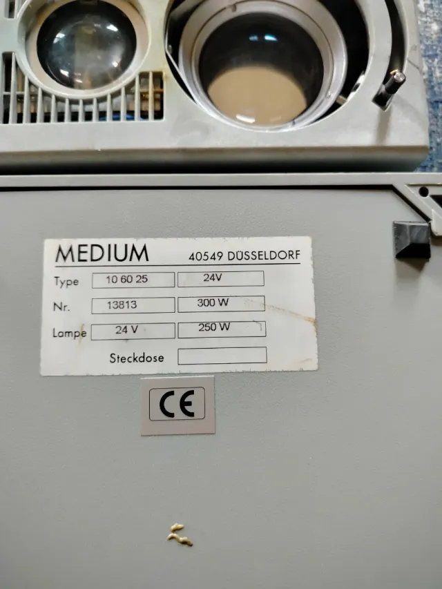 Proiettore a testa luminosa media