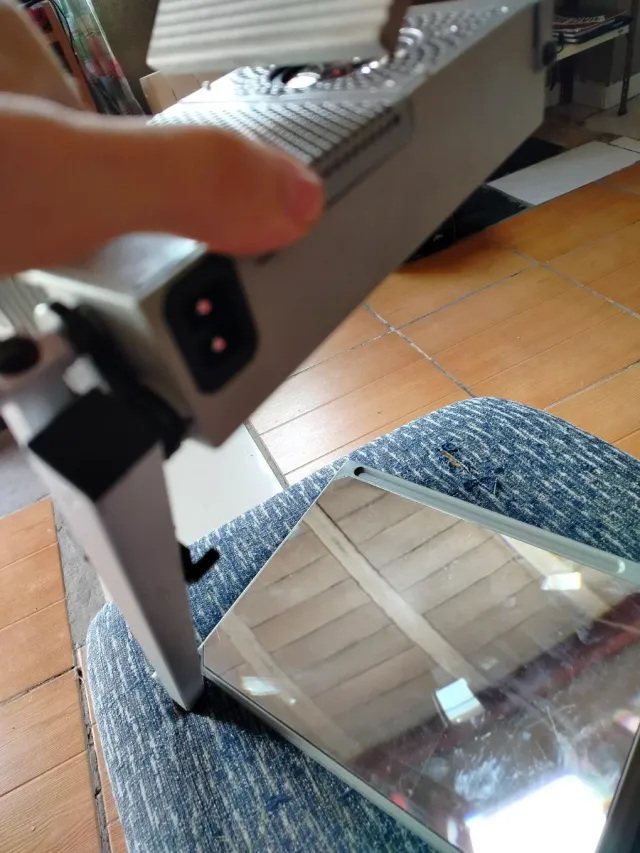 Proiettore a testa luminosa media