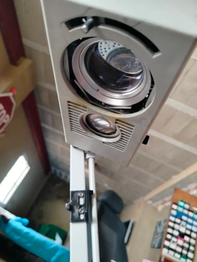 Proiettore a testa luminosa media