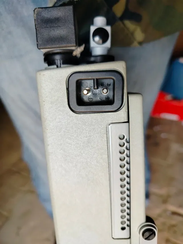 Proiettore a testa luminosa media