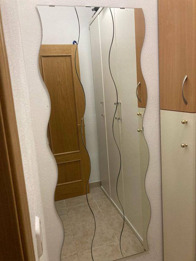 Espejo de pared ondulado