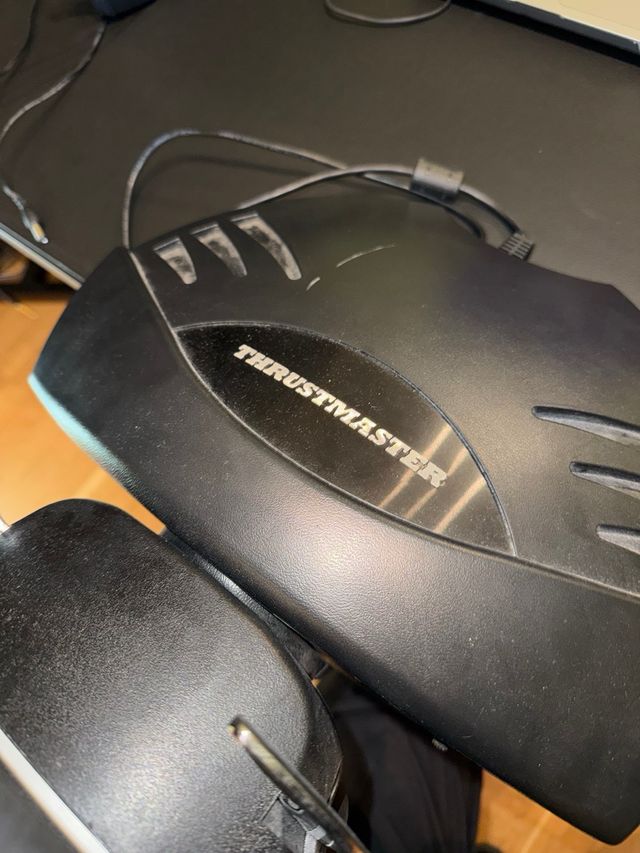 Volante Ferrari Thrustmaster F430 con pedales