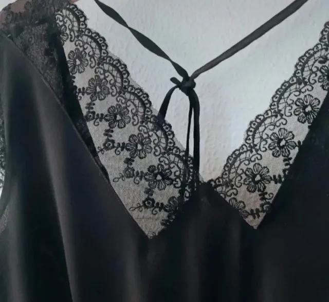Body negro con encaje