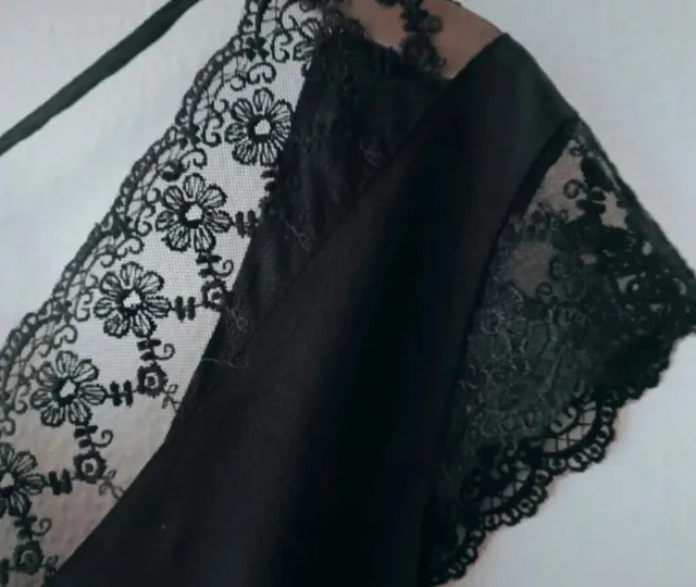 Body negro con encaje