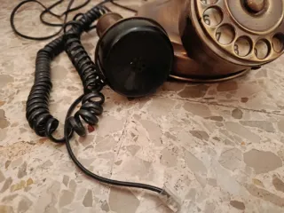 Teléfono antiguo estilo candelabro