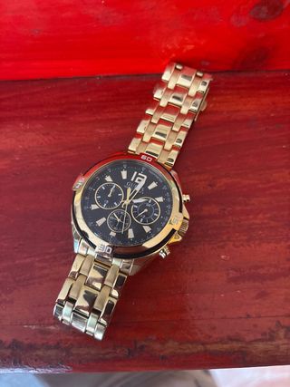Reloj Guess Dorado y Negro