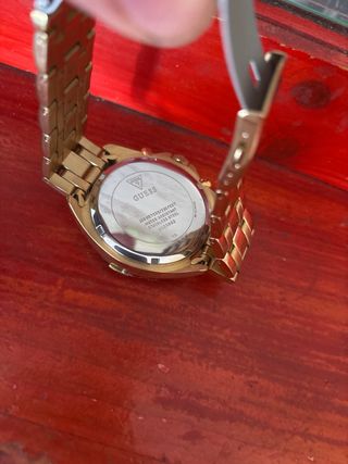 Reloj Guess Dorado y Negro