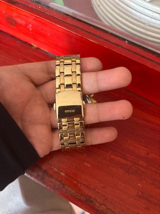 Reloj Guess Dorado y Negro