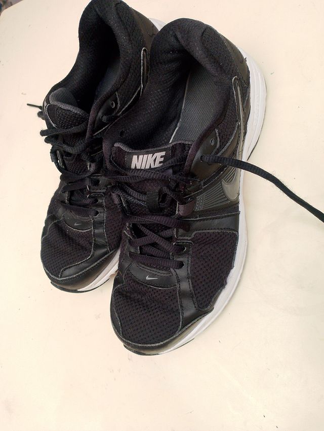 Sapatos Nike Masculinos Tamanho 41 Preto e Branco