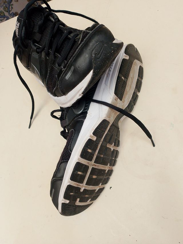 Sapatos Nike Masculinos Tamanho 41 Preto e Branco