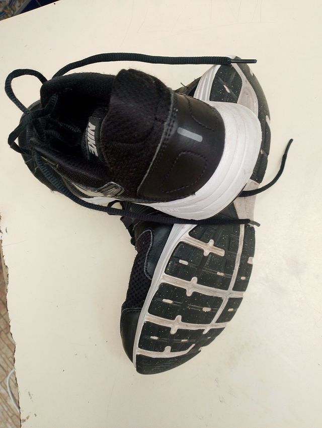 Sapatos Nike Masculinos Tamanho 41 Preto e Branco