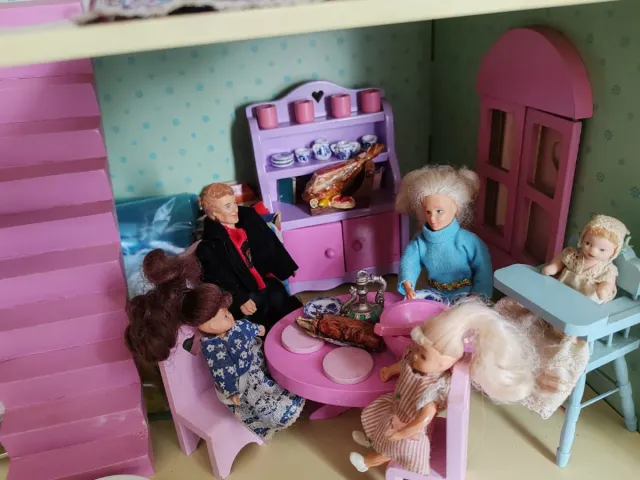 Casa de muñecas rosa y blanca de madera