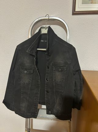 Cazadora Vaquera Negra Talla XL , tela elastica.
