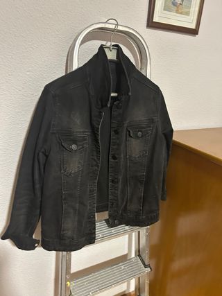 Cazadora Vaquera Negra Talla XL , tela elastica.