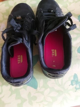 Zapatillas negras modernas niña