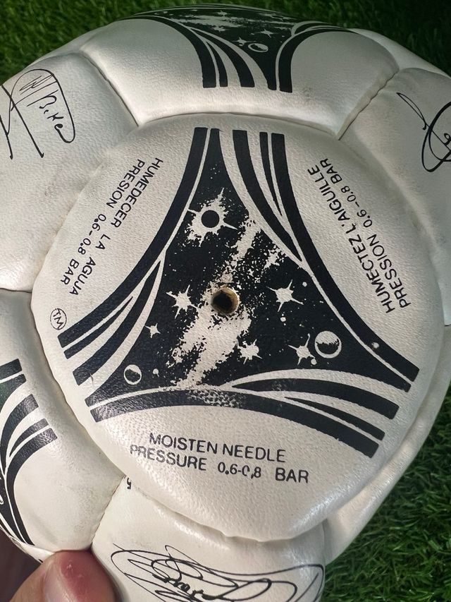 Balón Adidas Questra Signature
No se puede inflar