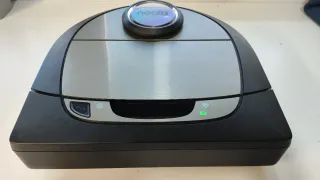 Robot Neato Botvac D7 para reparar.