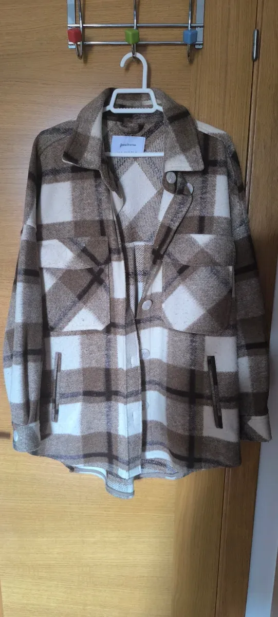 Chaqueta cuadros Stradivarius mujer