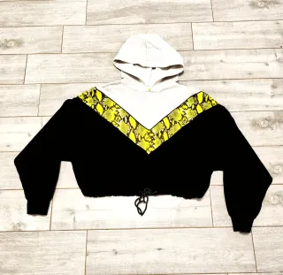 Felpa corta con cappuccio e stampa