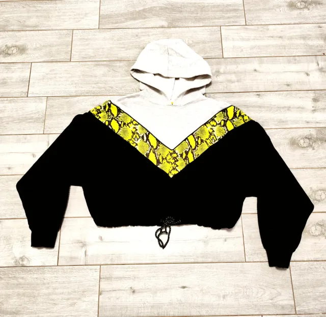 Felpa corta con cappuccio e stampa