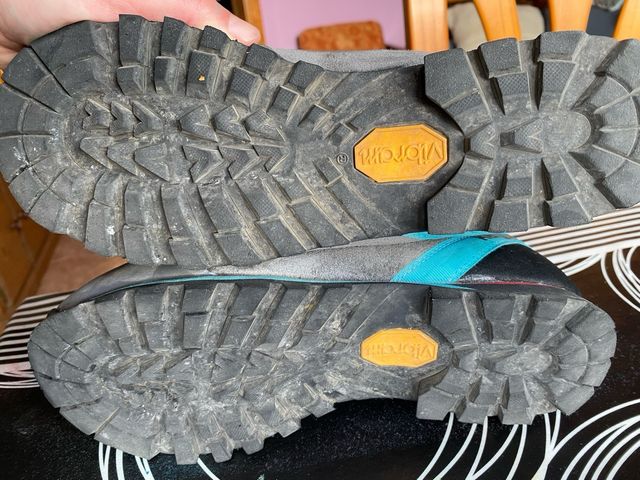 Botas de montaña Kayland mujer grises y turquesa