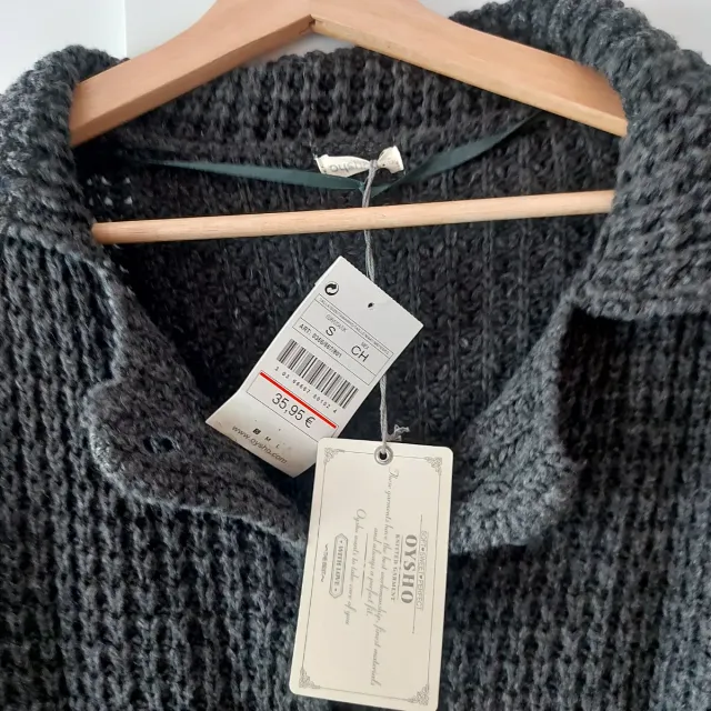 Chaqueta punto con etiqueta