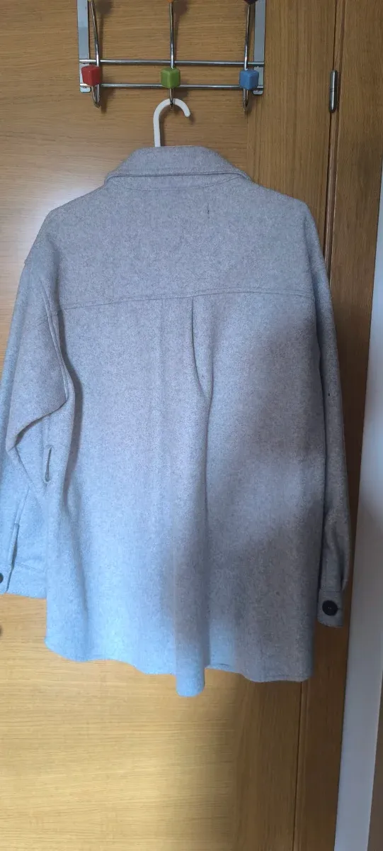 Chaqueta ZARA felpa gris mujer