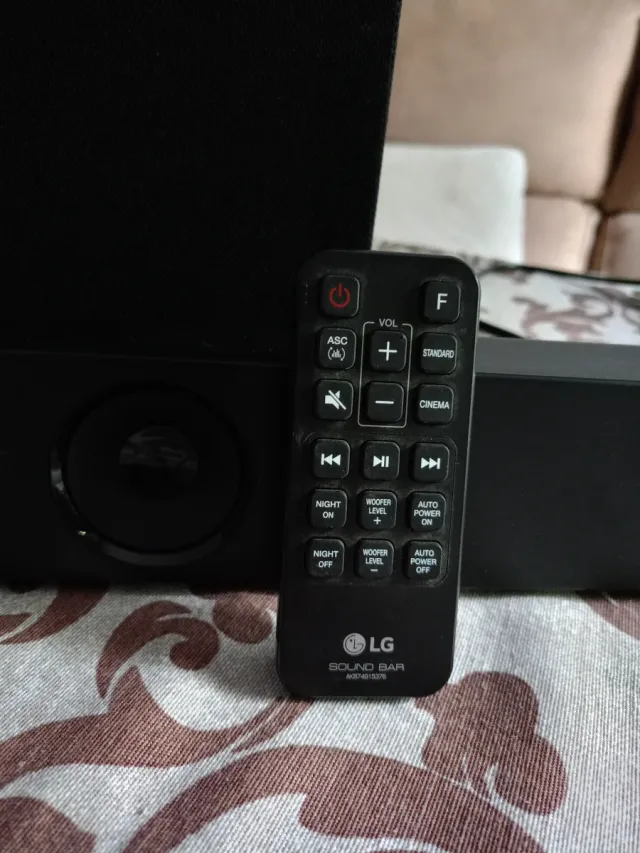 Barra Sonido y Subwoofer Negro LG Sound Bar