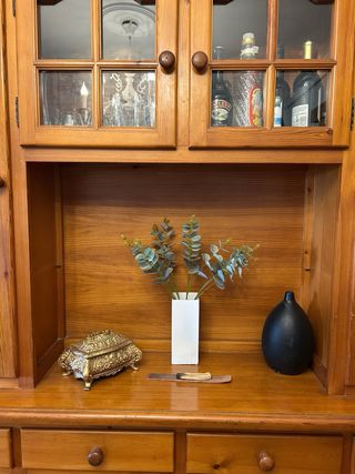 Mueble provenzal madera y cristal