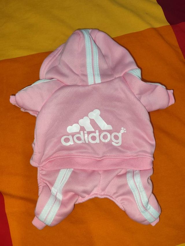 Traje Adidog para perro rosa