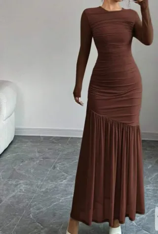 Vestido largo marrón fruncido