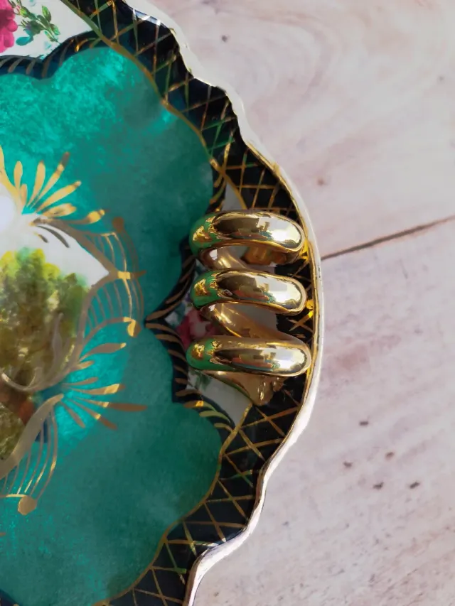 Fuente de porcelana Belga con pájaro