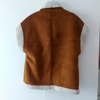 Chaleco borreguito con etiqueta