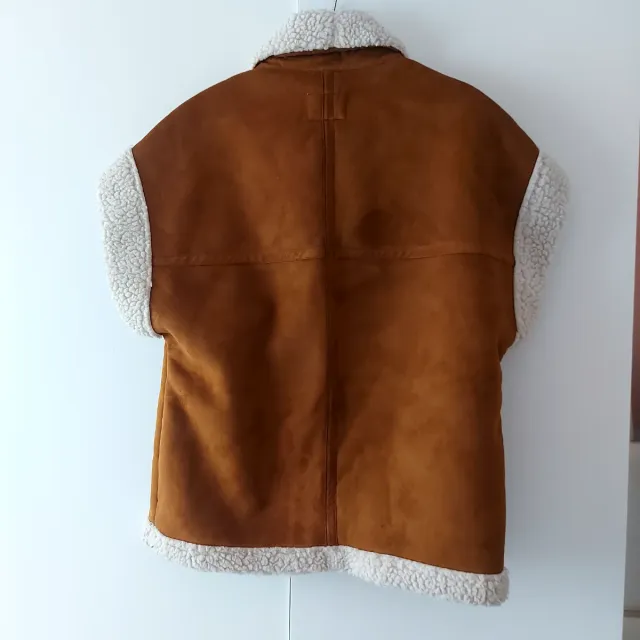 Chaleco borreguito con etiqueta