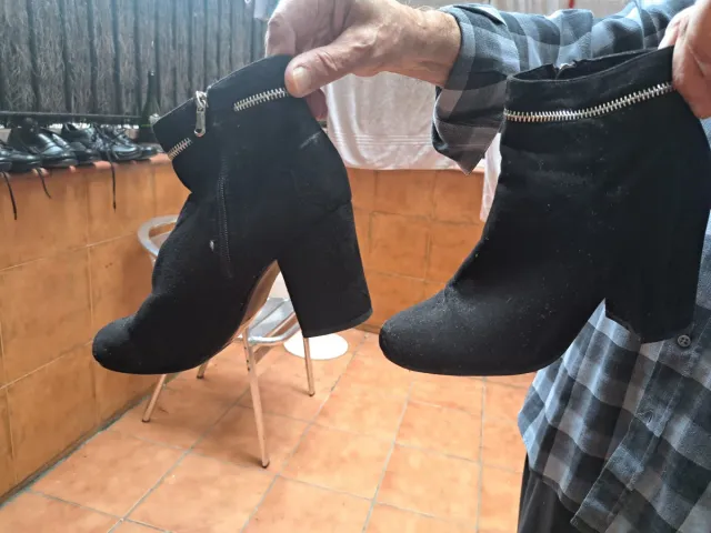 Botines ante negros con ribete plateado